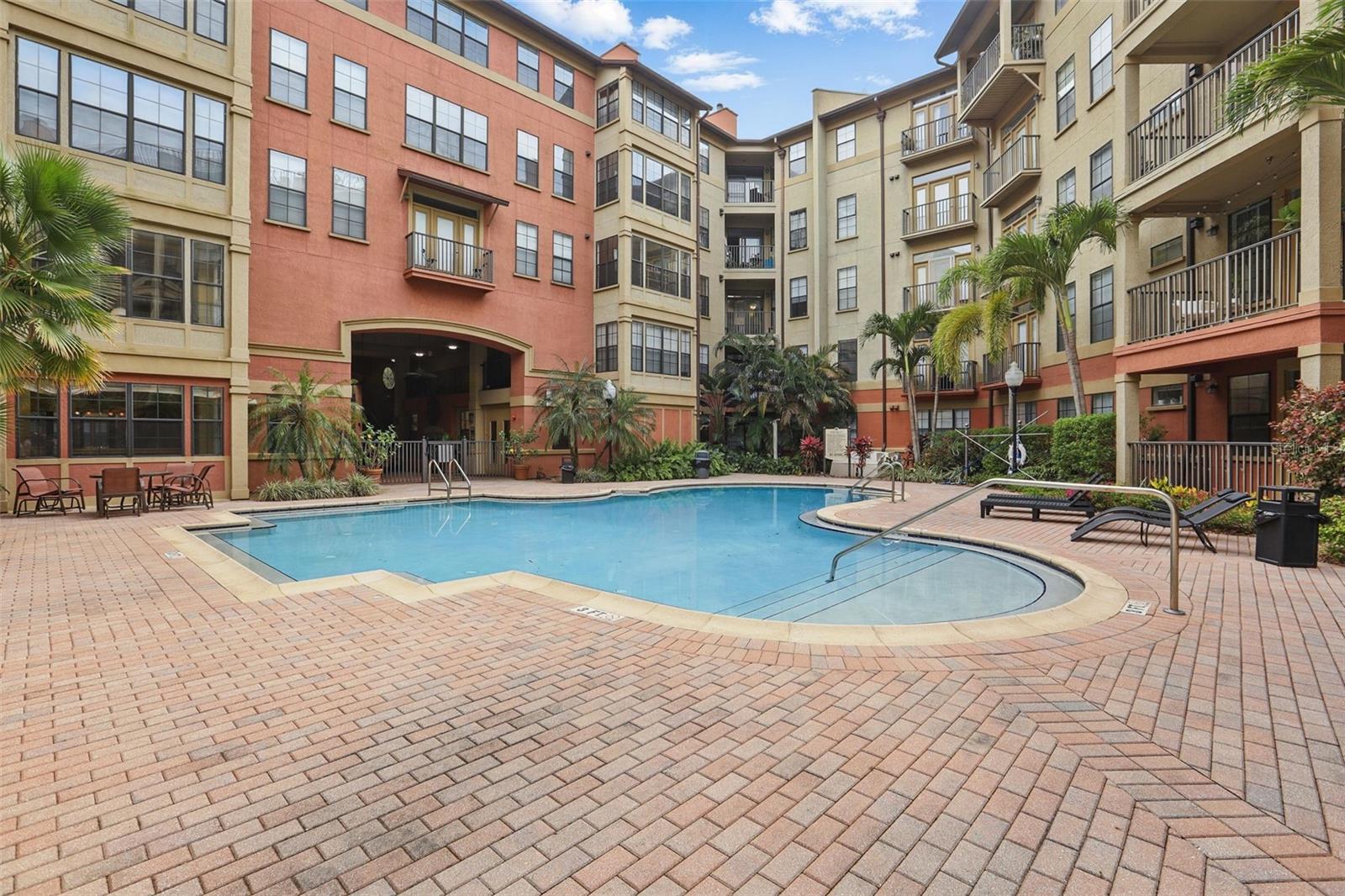 911 N ORANGE AVE #409