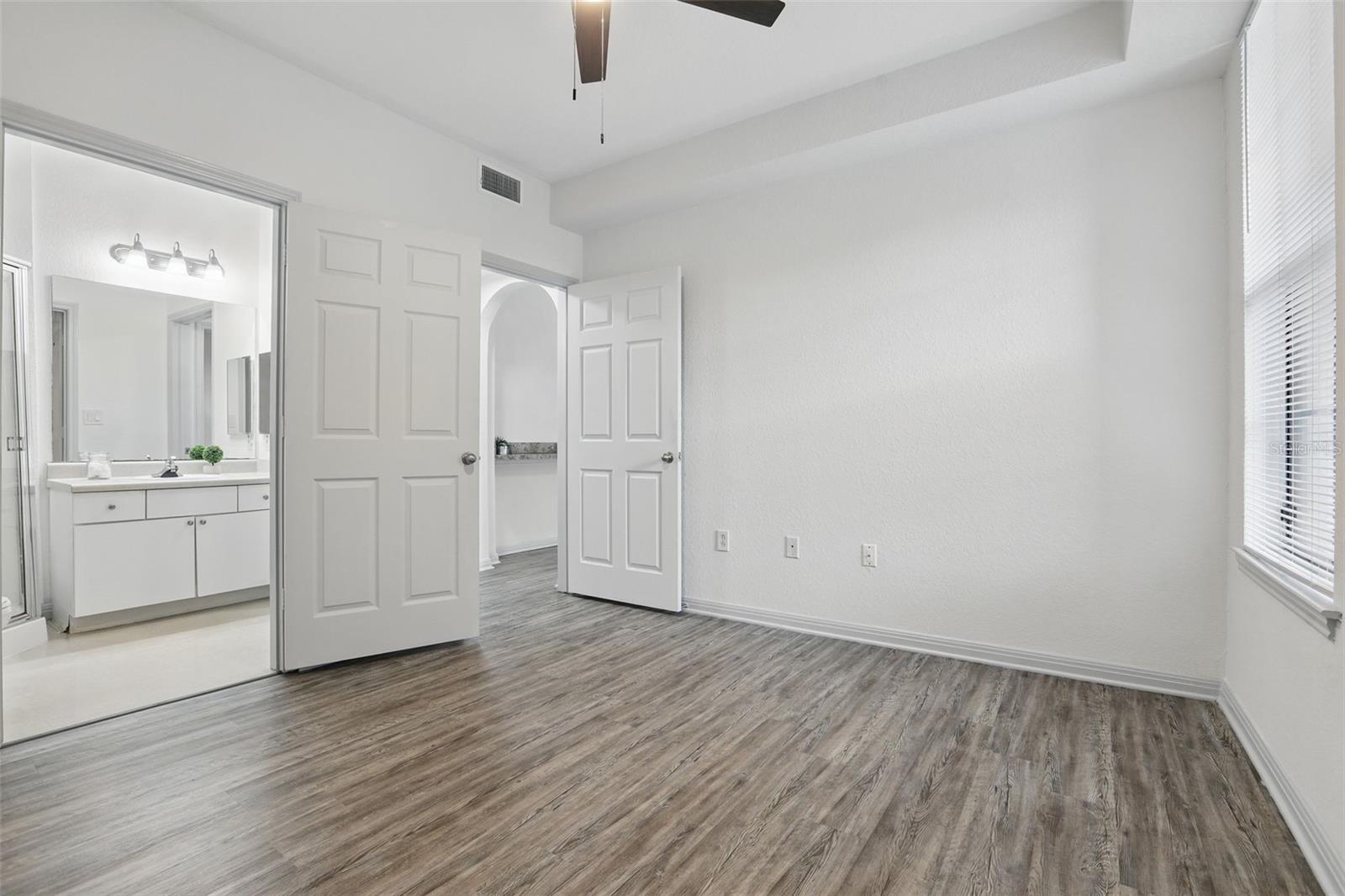 911 N ORANGE AVE #409