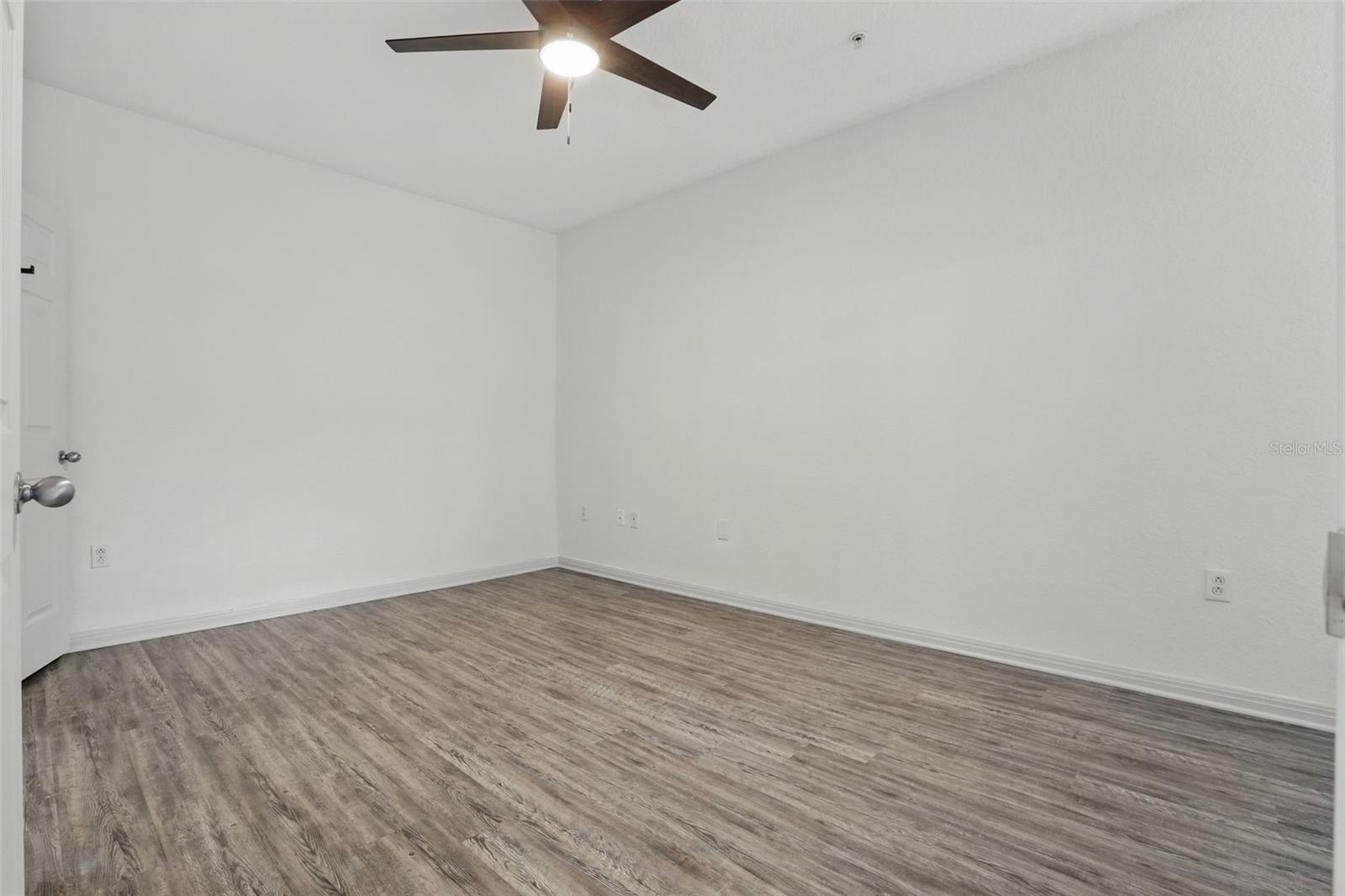 911 N ORANGE AVE #409