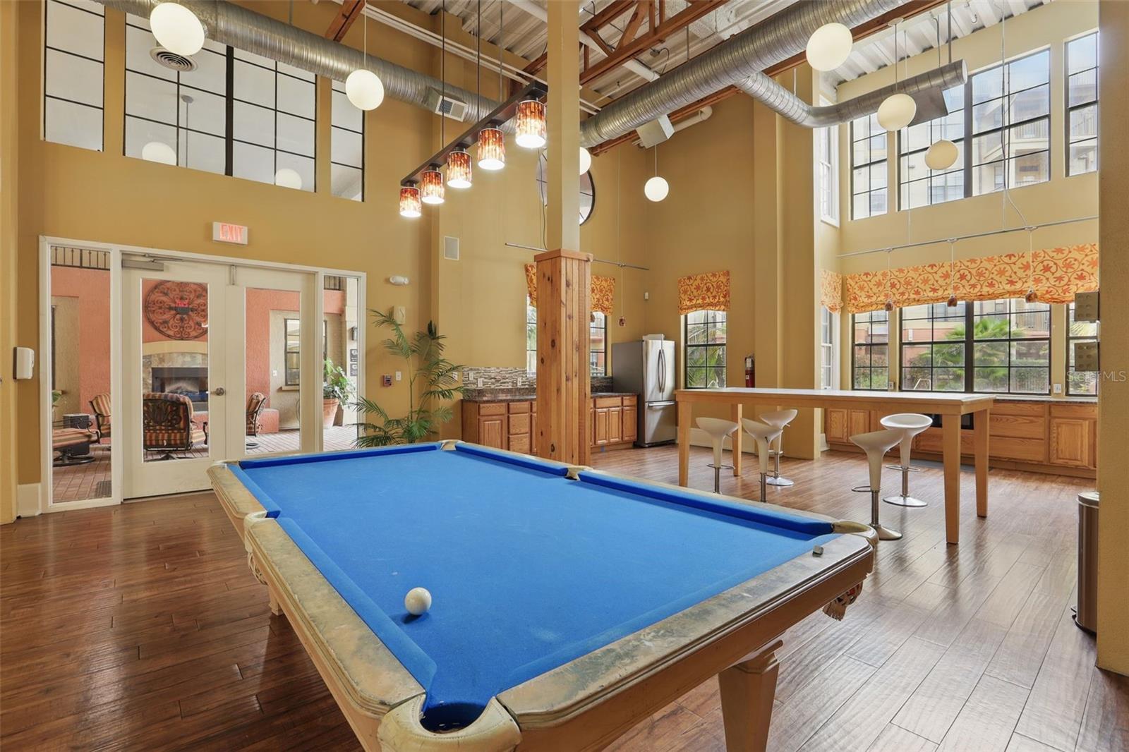 911 N ORANGE AVE #409