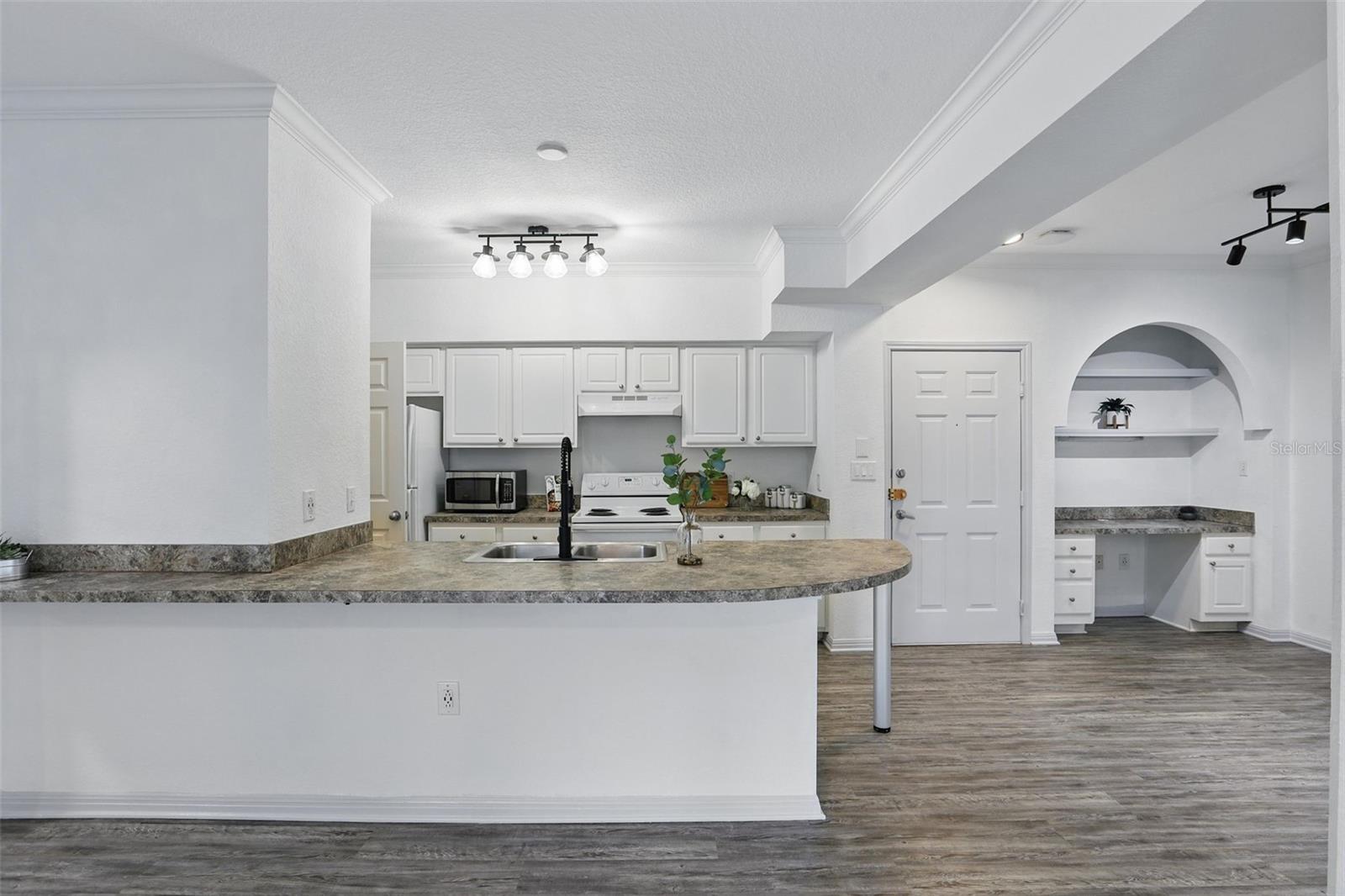 911 N ORANGE AVE #409