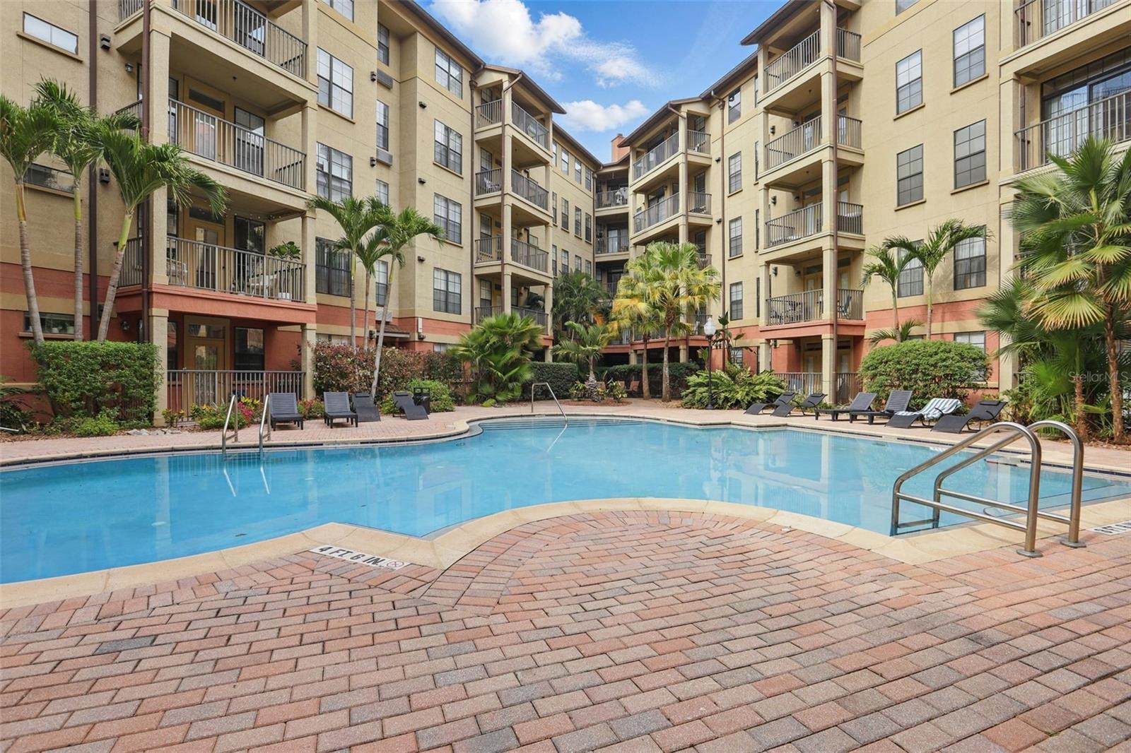 911 N ORANGE AVE #409