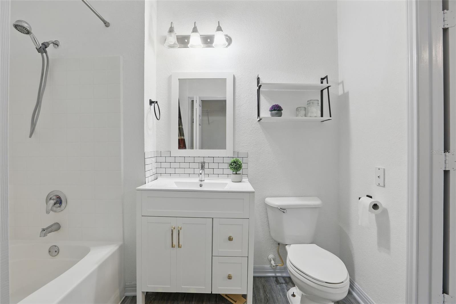 911 N ORANGE AVE #409