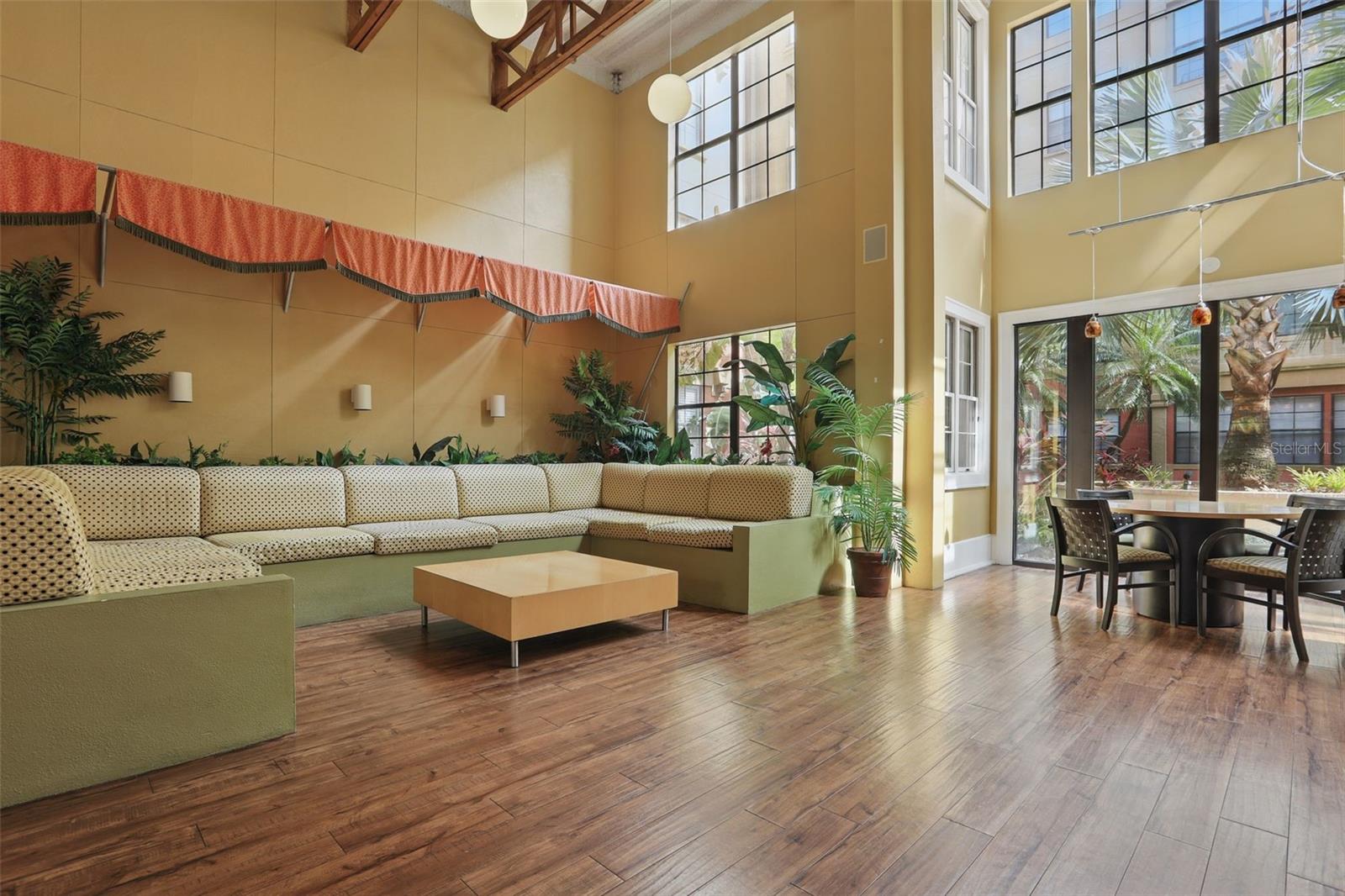 911 N ORANGE AVE #409