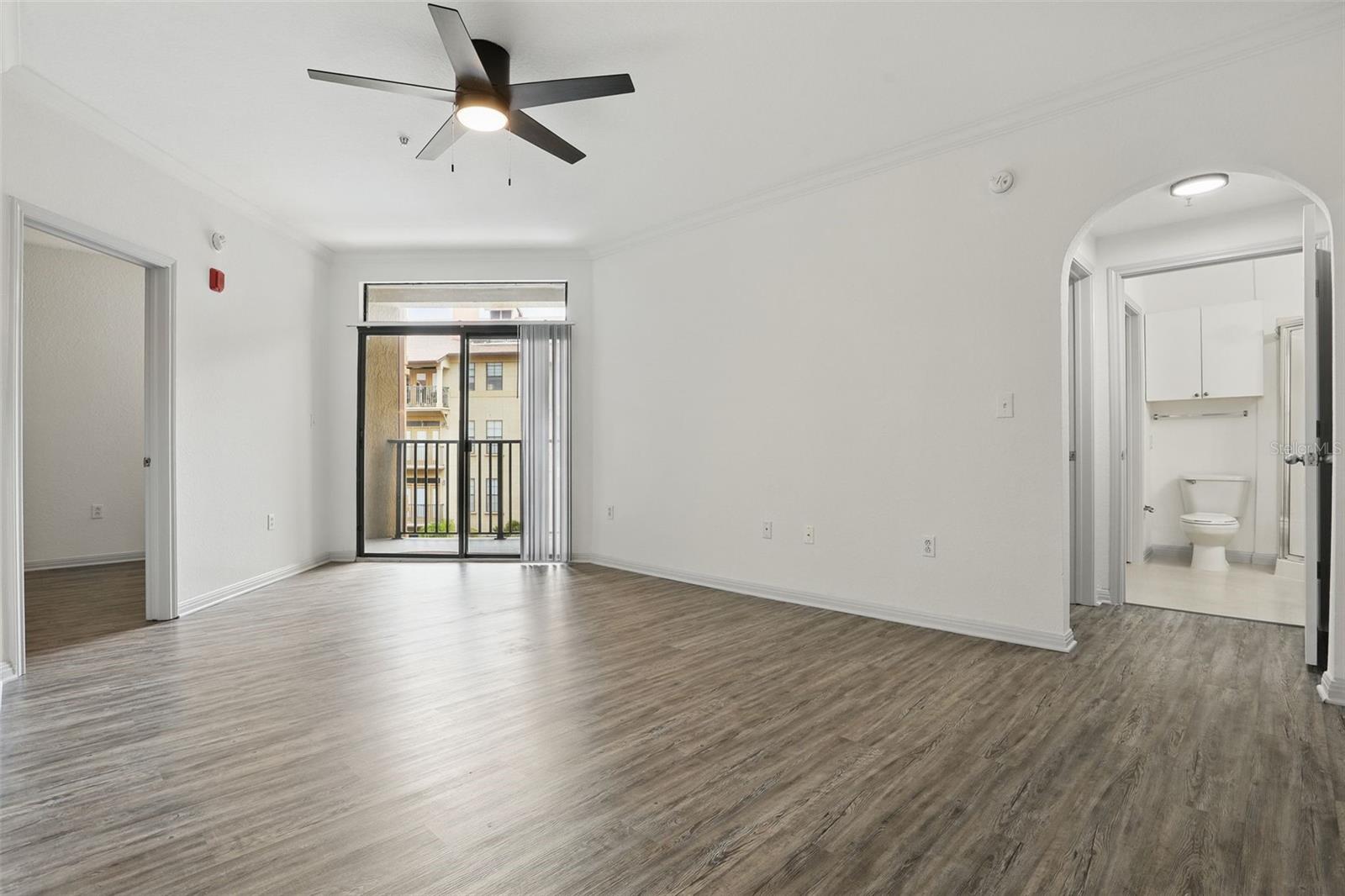 911 N ORANGE AVE #409