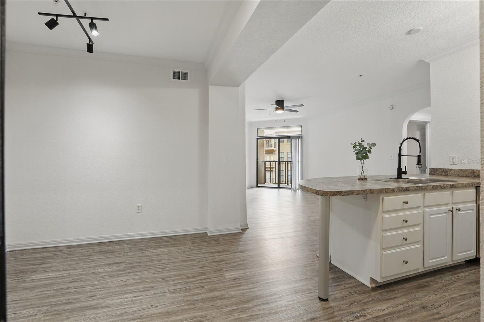 911 N ORANGE AVE #409