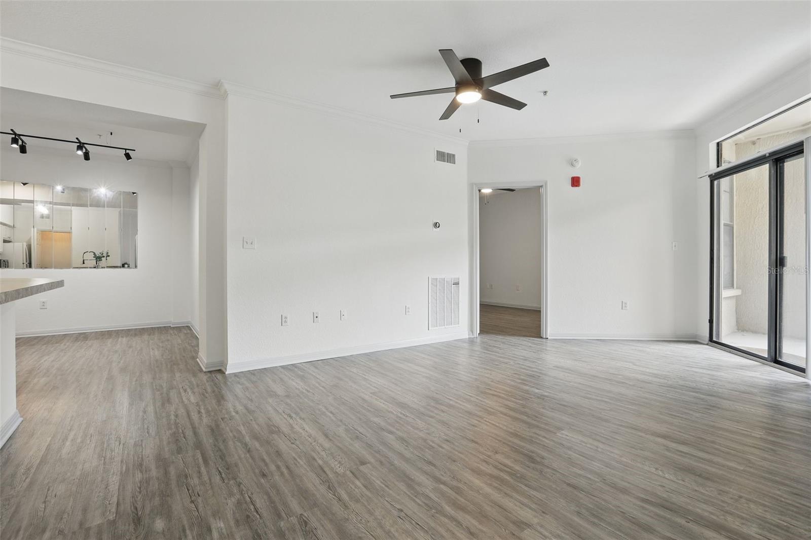 911 N ORANGE AVE #409