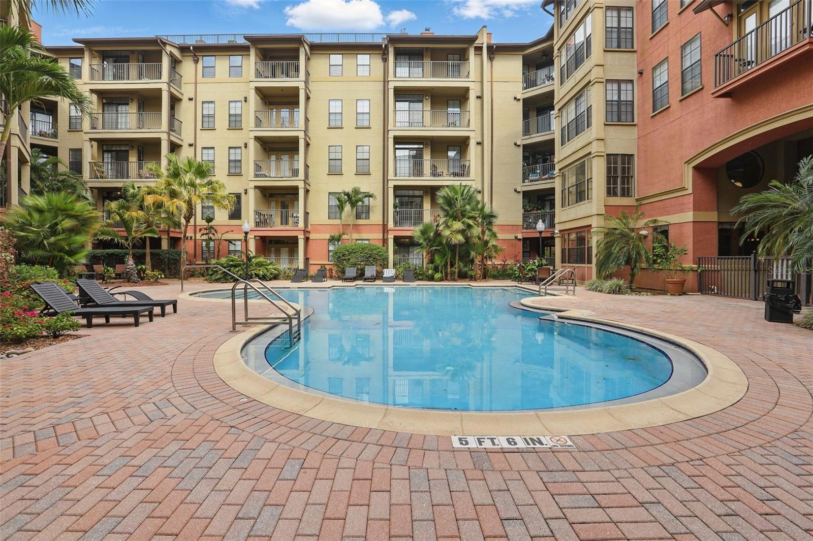 911 N ORANGE AVE #409