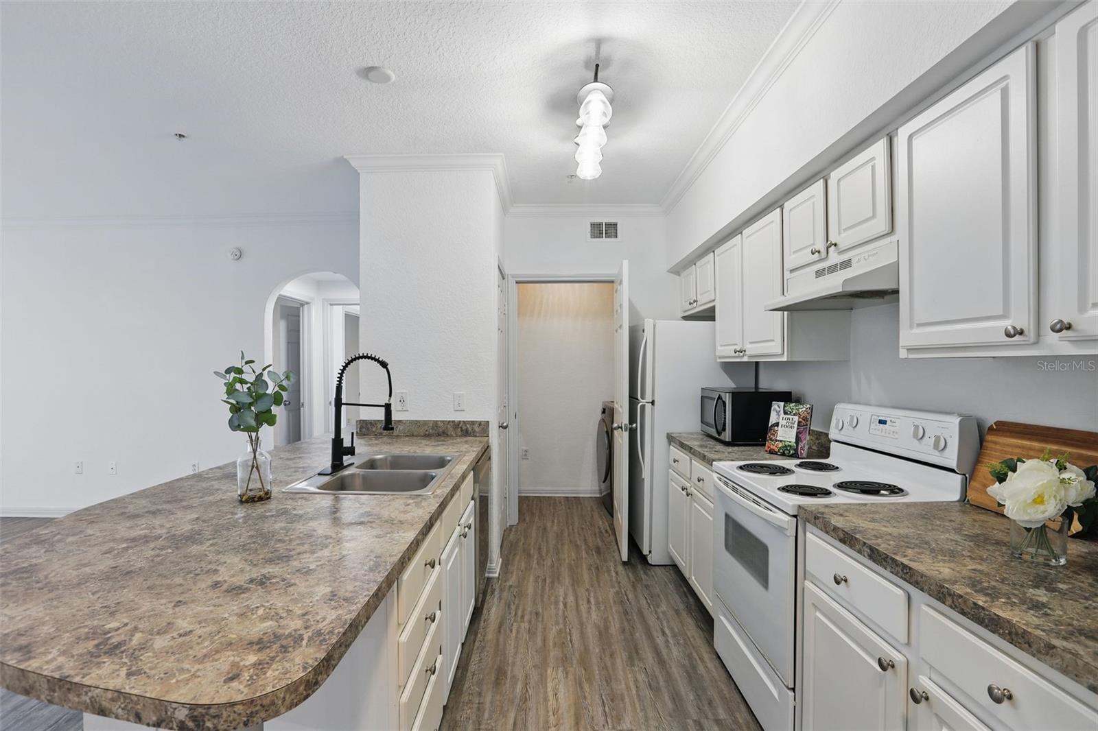 911 N ORANGE AVE #409