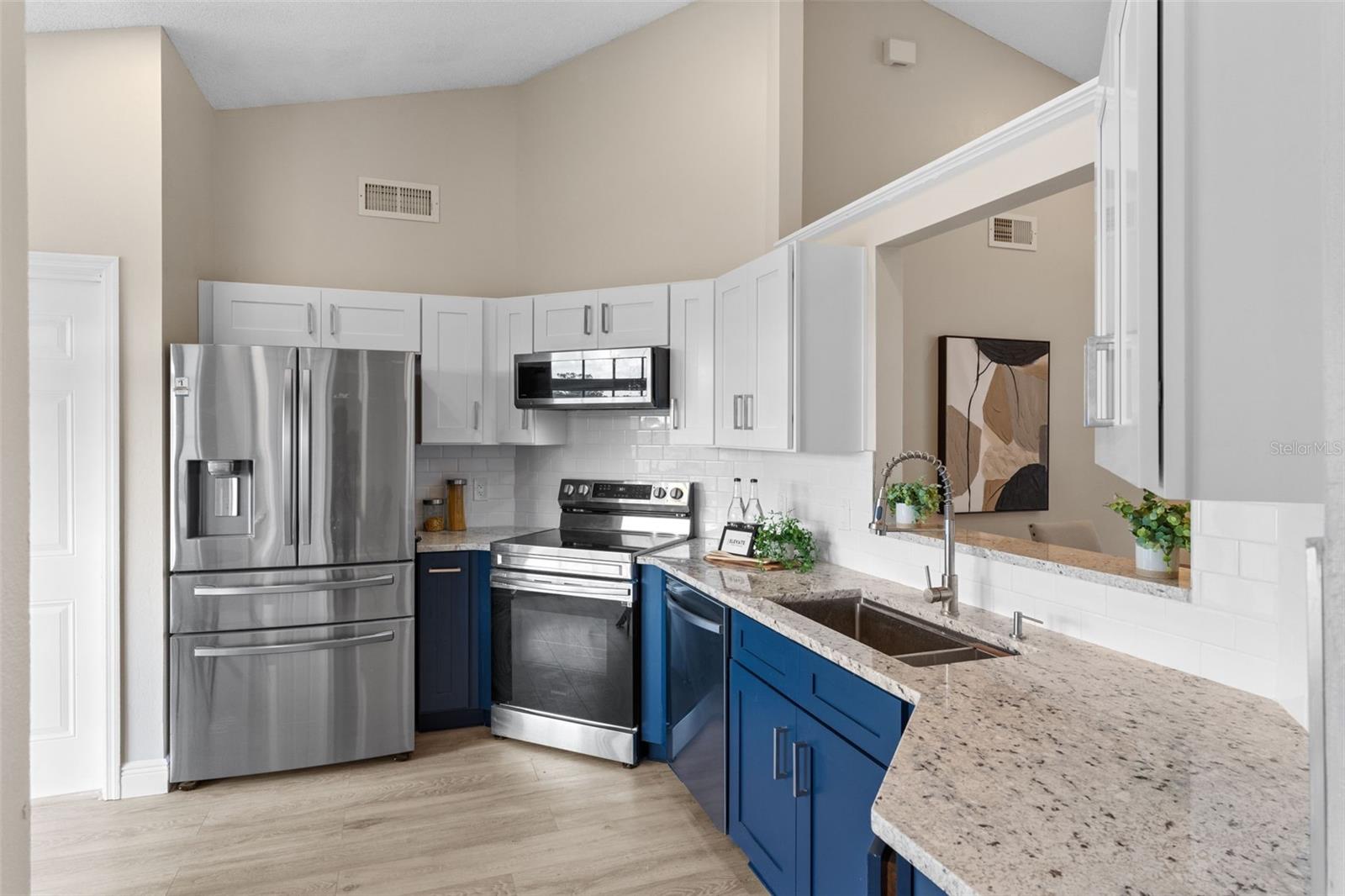 7025 HIAWASSEE OAK DR