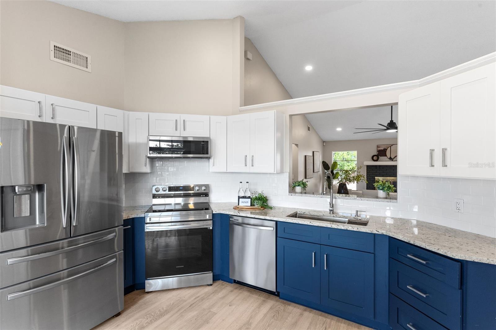 7025 HIAWASSEE OAK DR