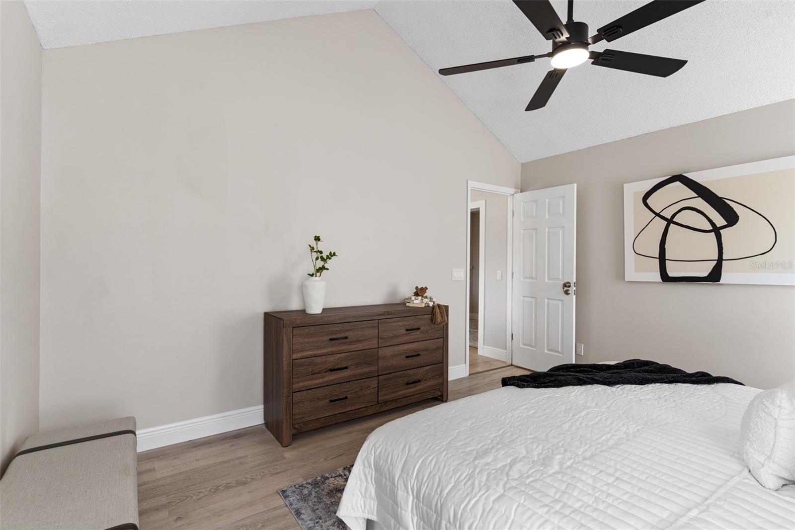 7025 HIAWASSEE OAK DR