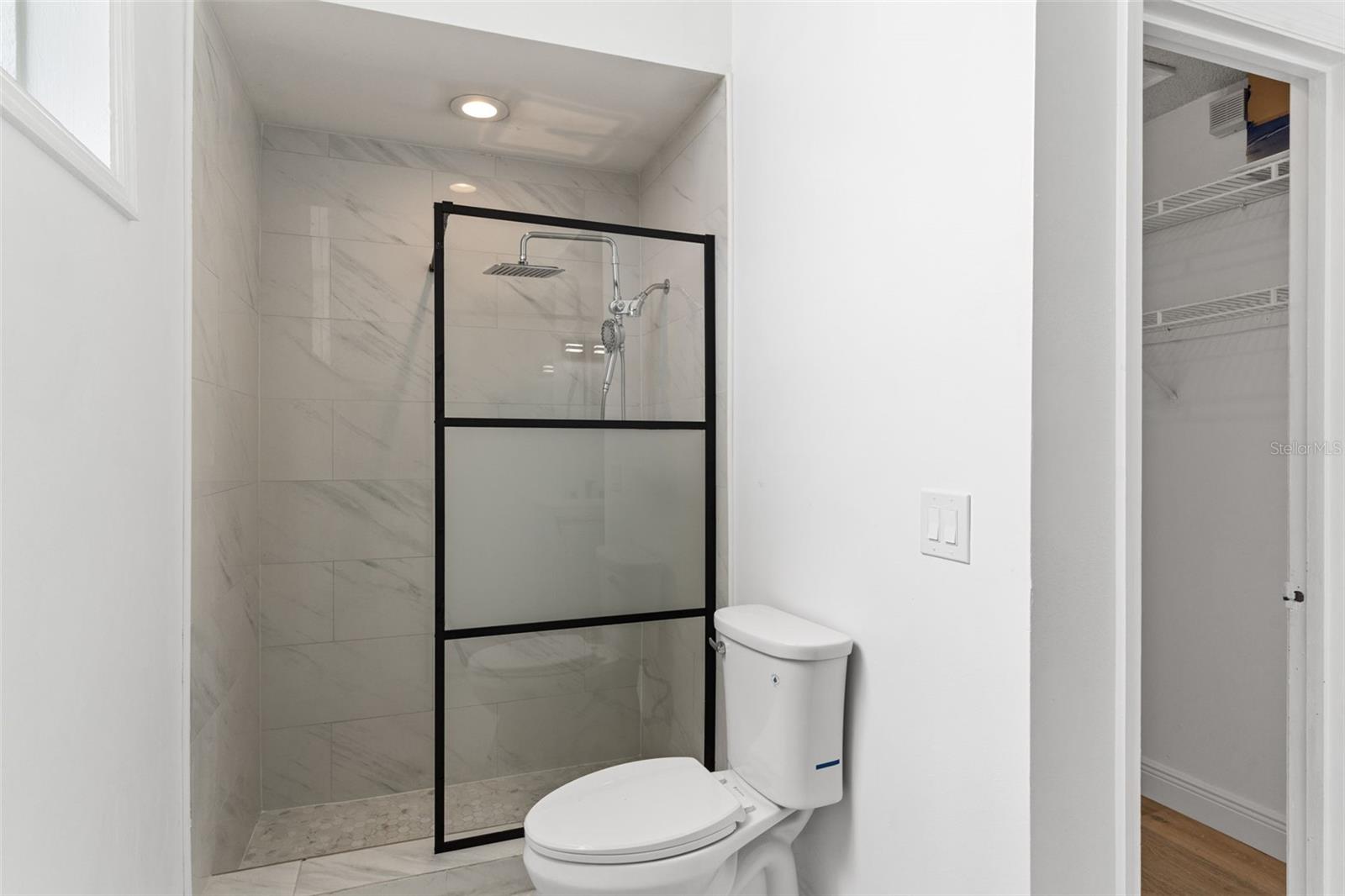 7025 HIAWASSEE OAK DR