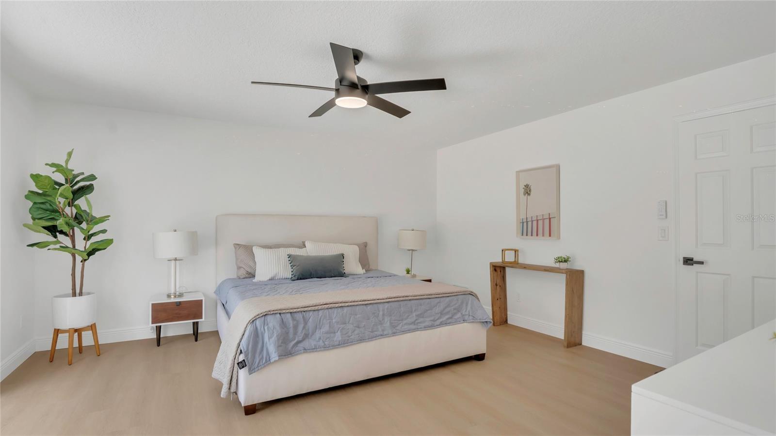 702 N SWEETWATER BLVD