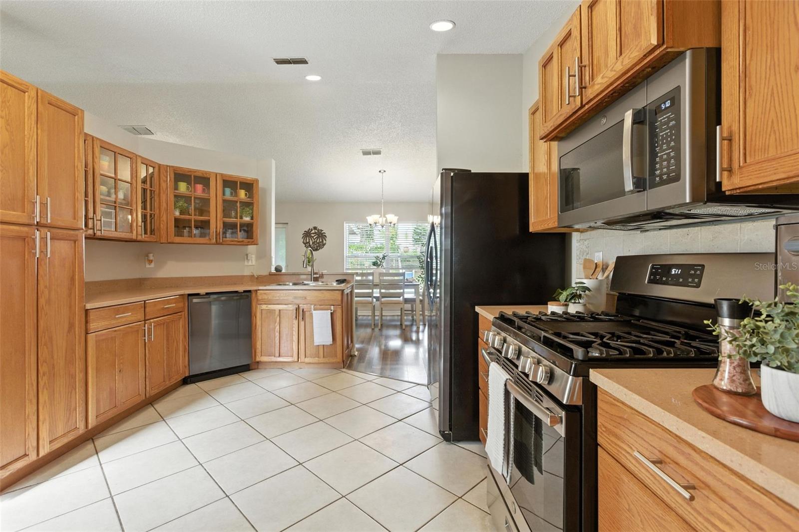 2212 CLEMENTINE TRL