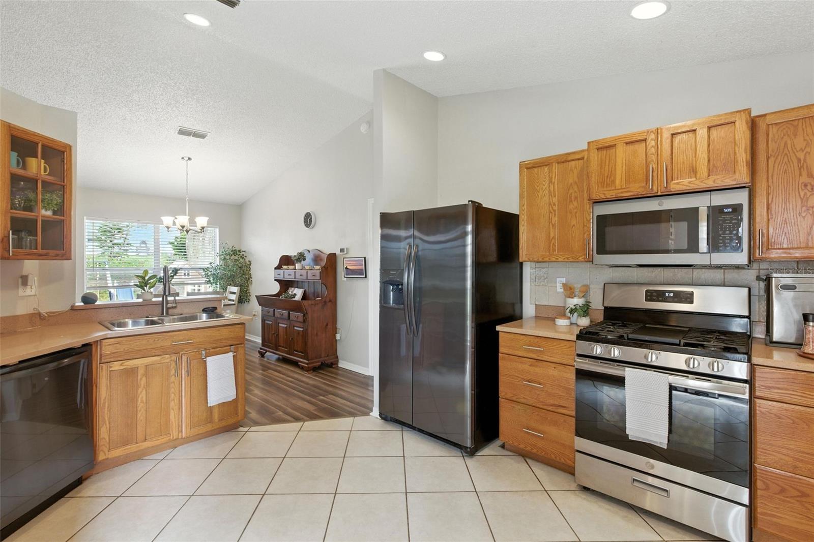 2212 CLEMENTINE TRL