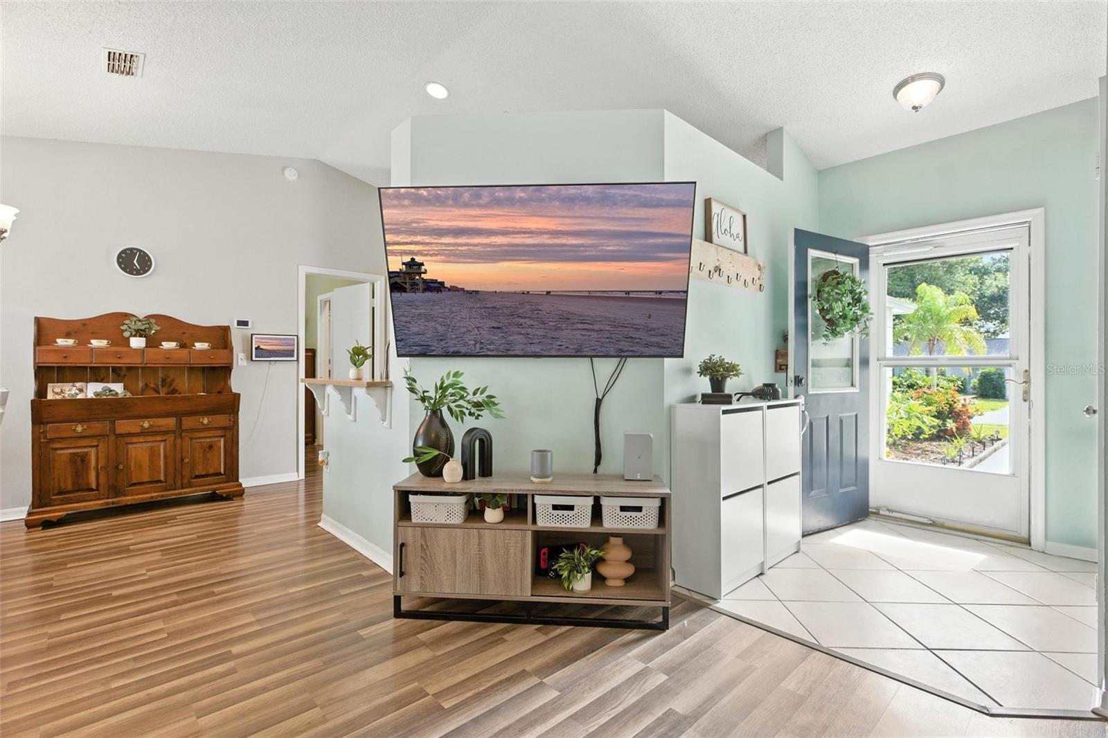 2212 CLEMENTINE TRL