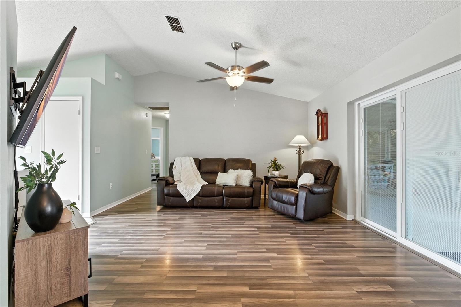2212 CLEMENTINE TRL
