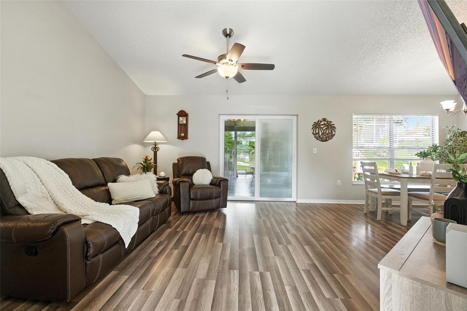 2212 CLEMENTINE TRL