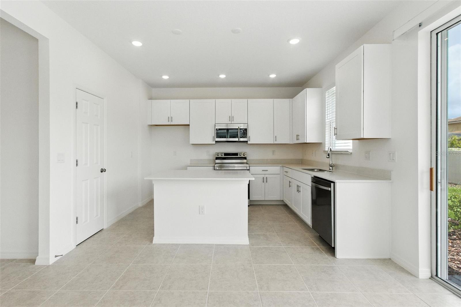 1255 STOCKWELL AVE