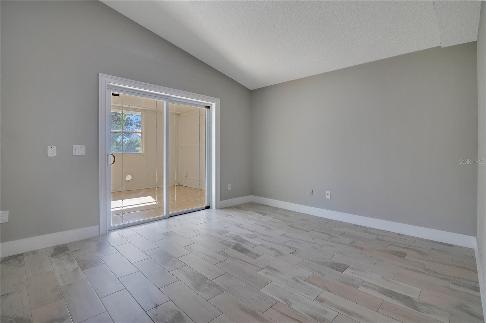 7231 EDGEWATER SHORES CT