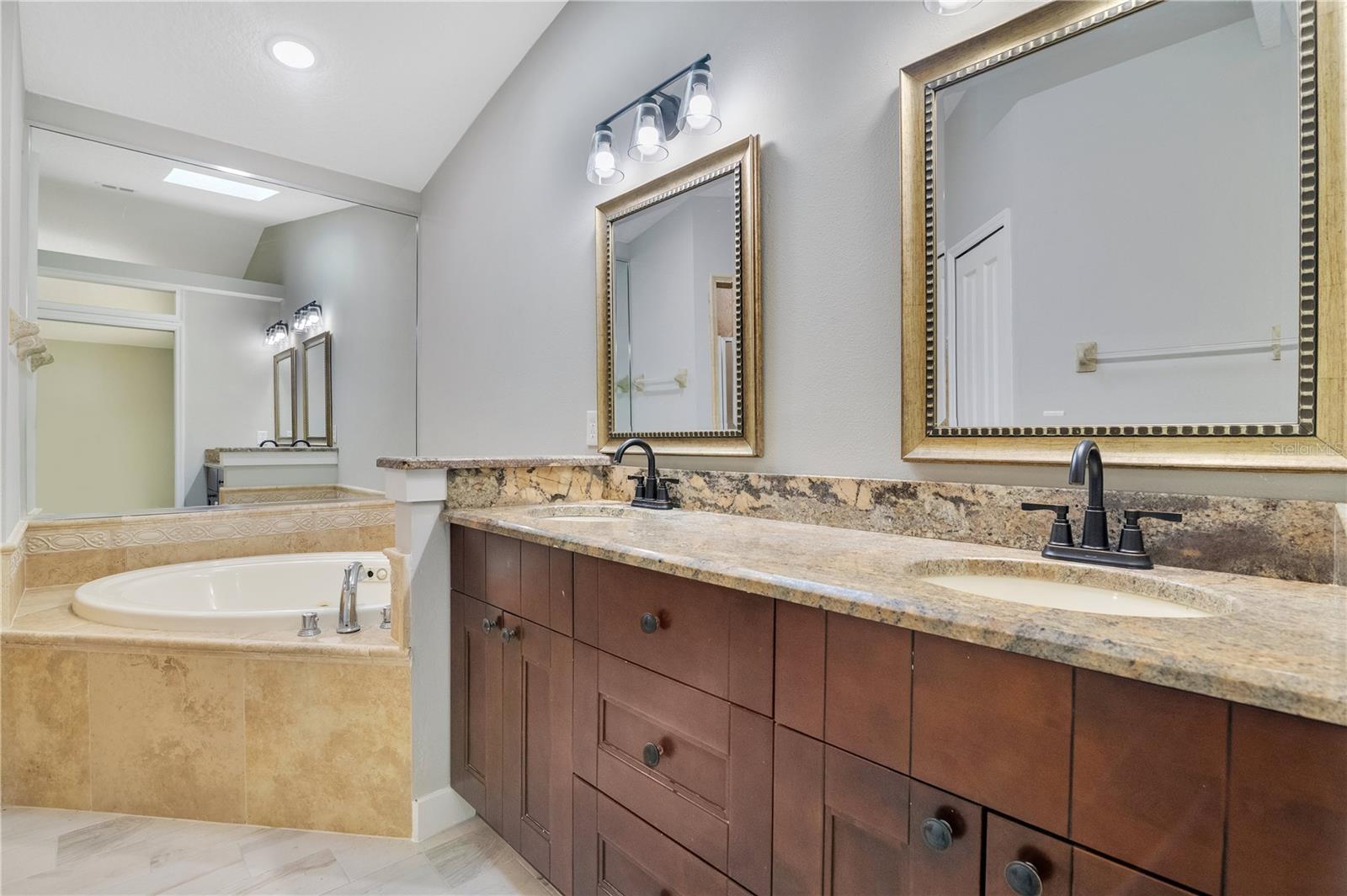 7231 EDGEWATER SHORES CT