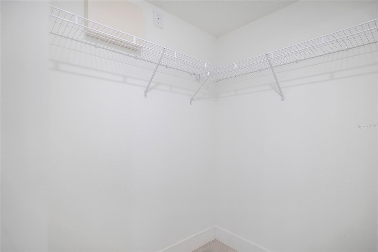 7231 EDGEWATER SHORES CT