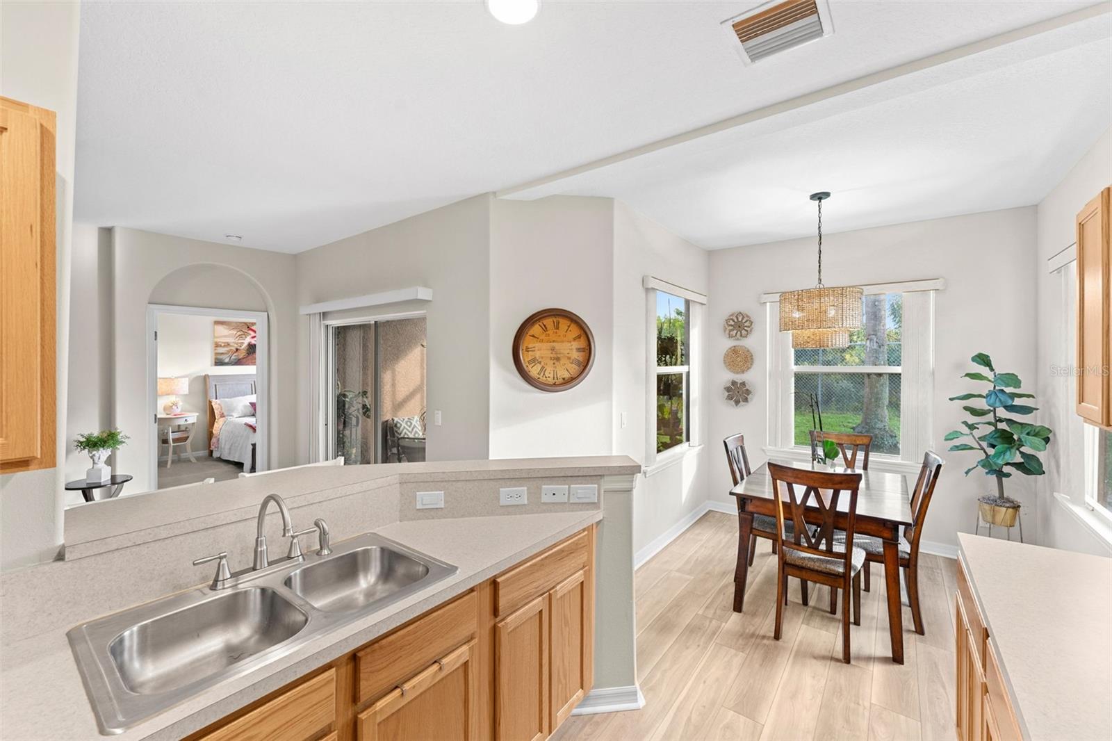 1035 VENETIAN DR #105