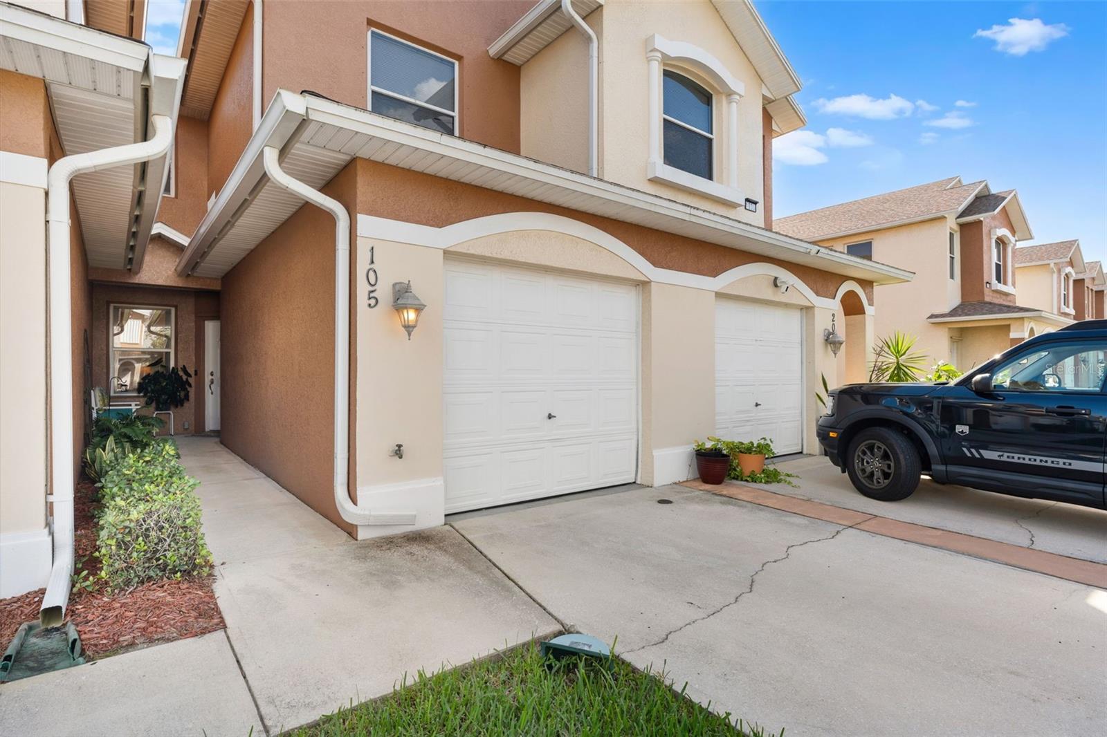 1035 VENETIAN DR #105