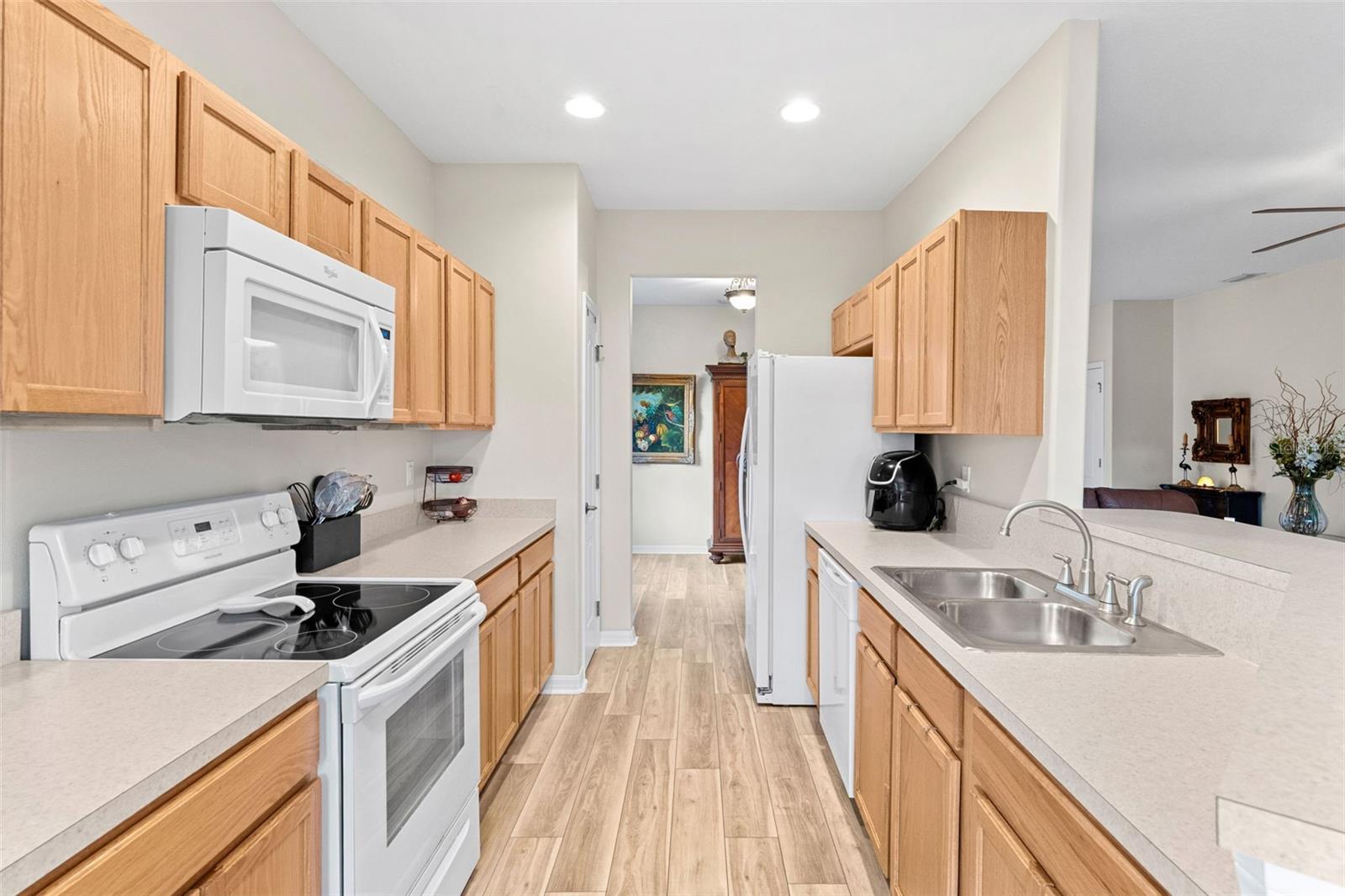 1035 VENETIAN DR #105