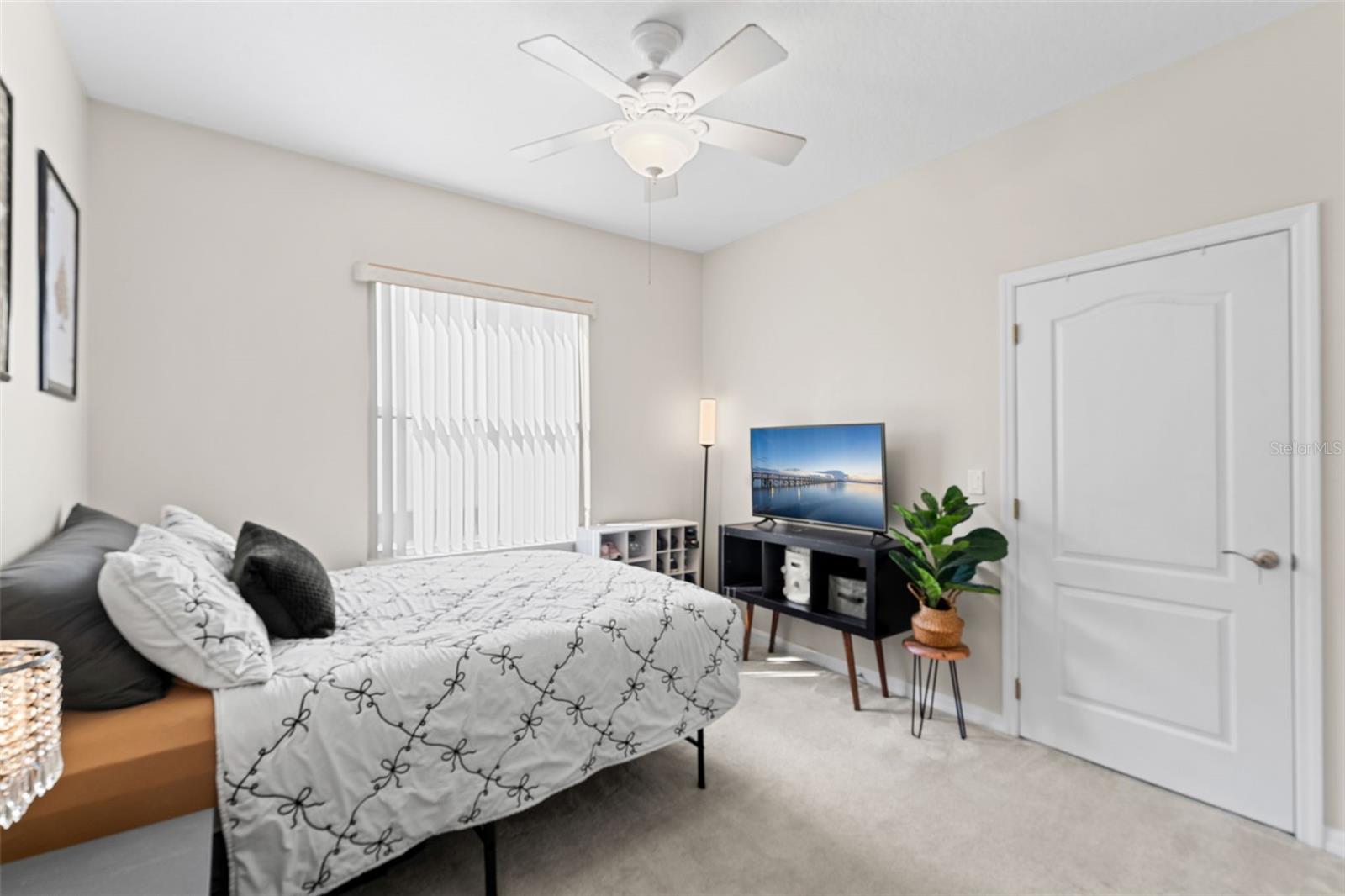 1035 VENETIAN DR #105