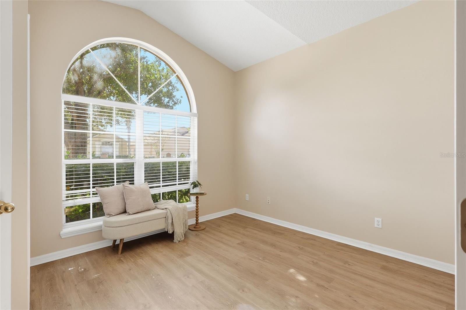 2275 VICTORIA FALLS DR