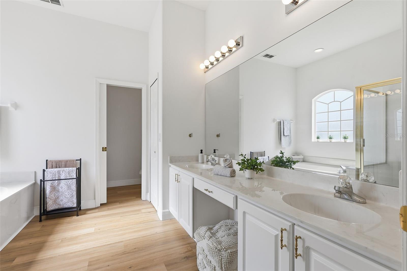 1718 WHITE HERON BAY CIR