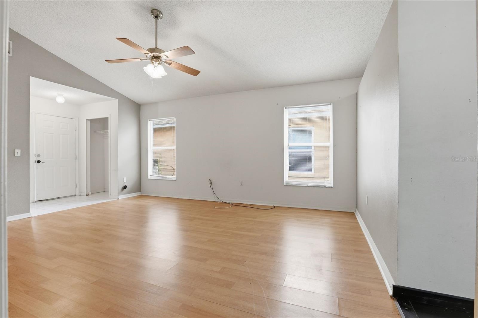 306 DANIELS POINTE DR