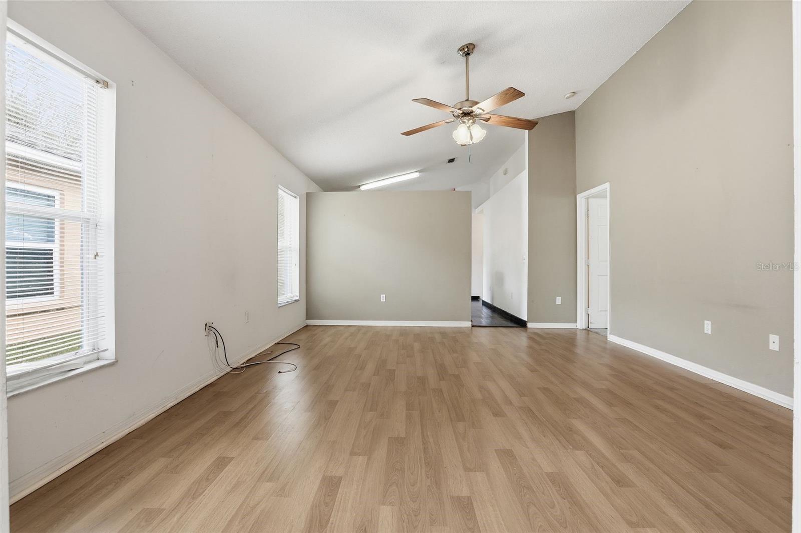 306 DANIELS POINTE DR