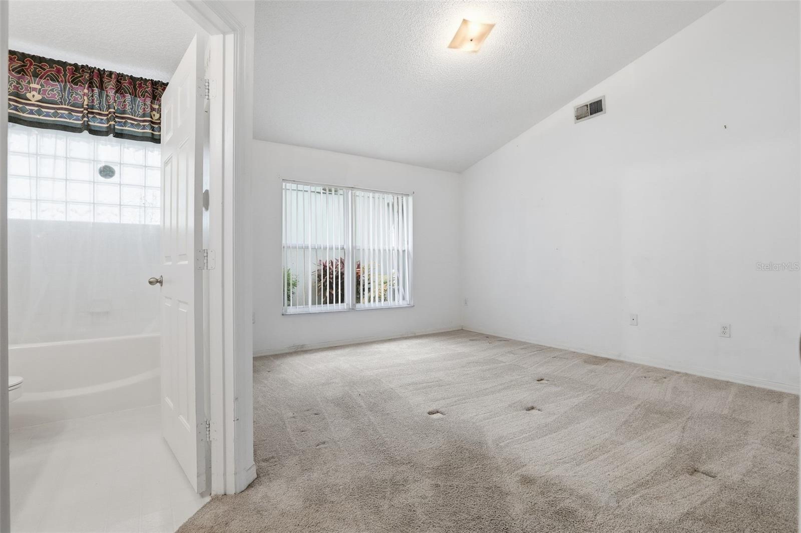 306 DANIELS POINTE DR