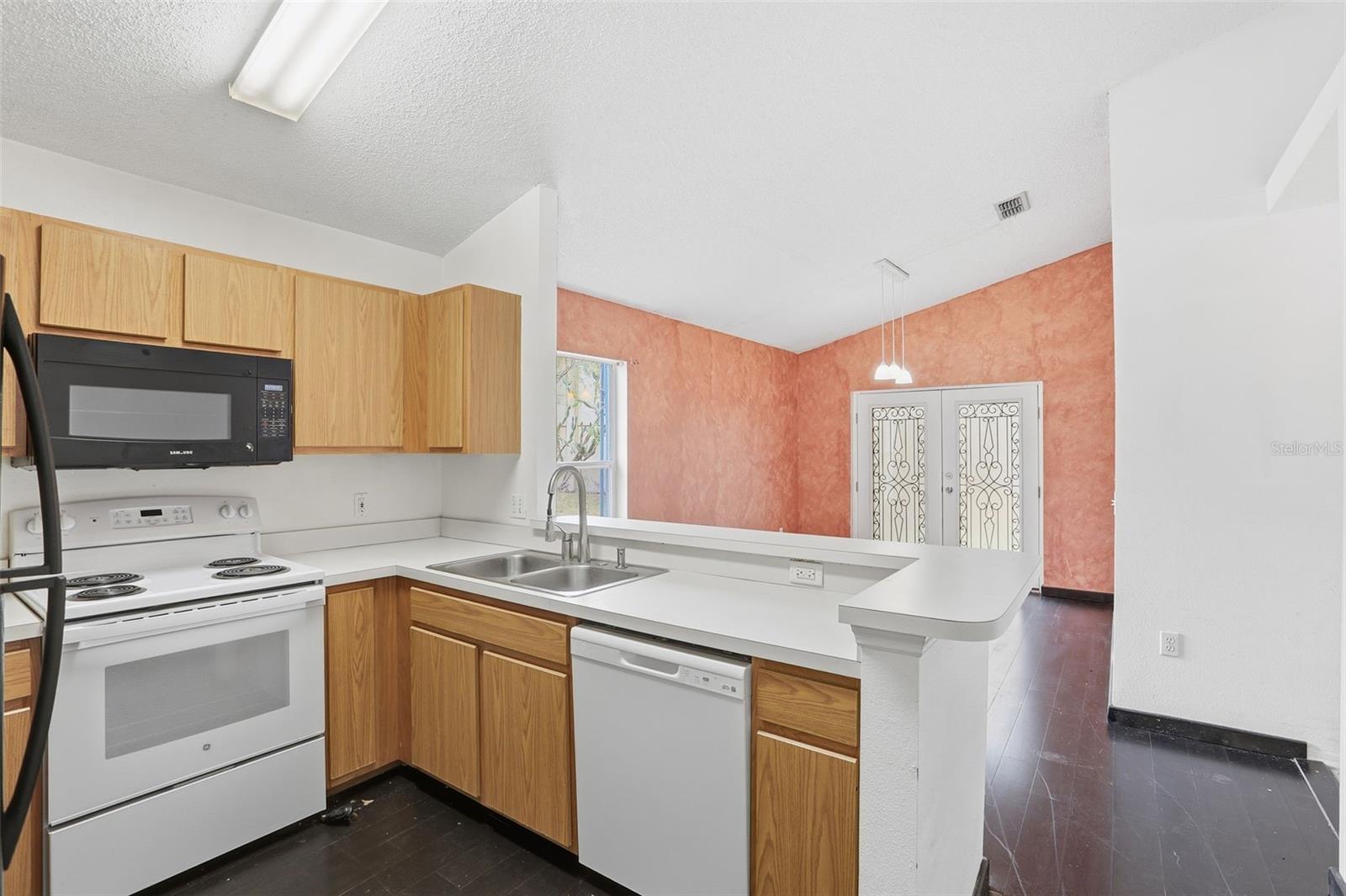 306 DANIELS POINTE DR