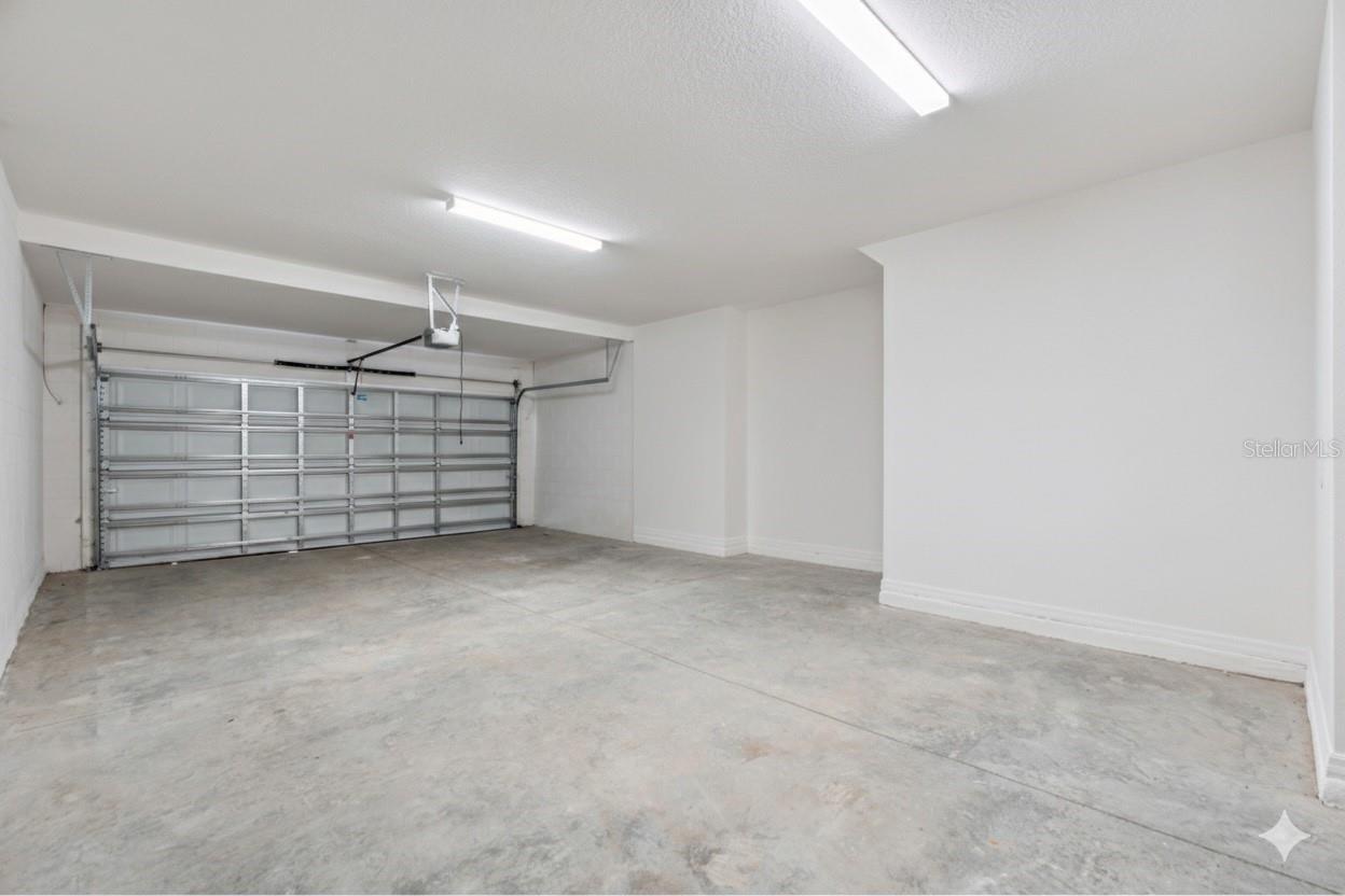 7028 ROLLING LEAF RD