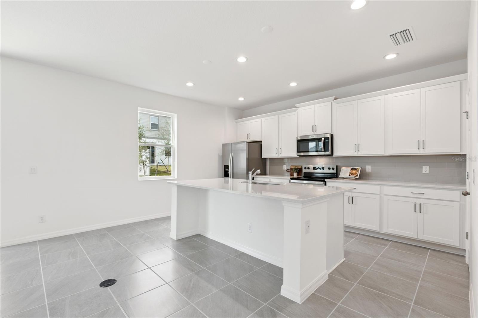 7028 ROLLING LEAF RD