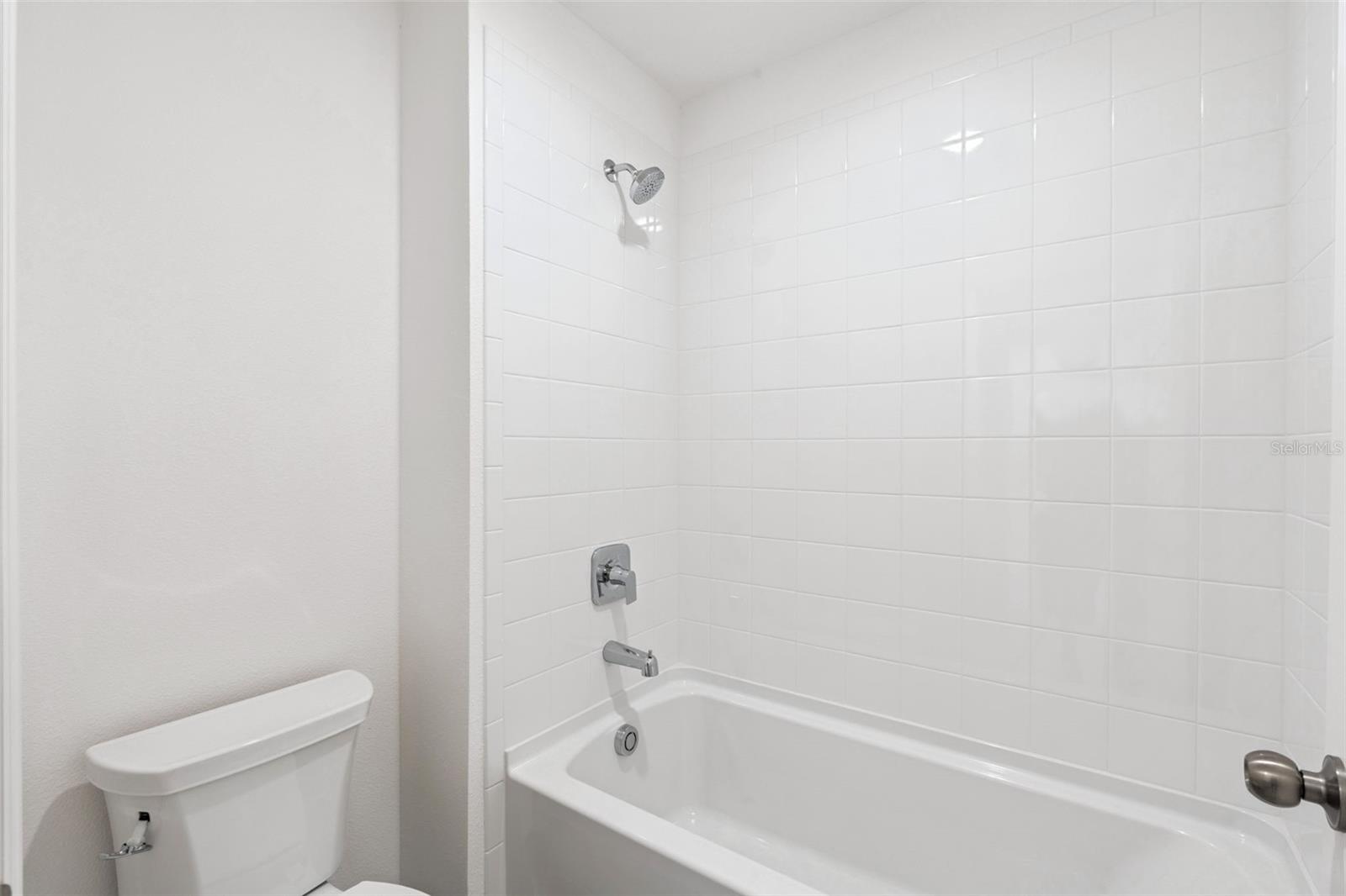 7028 ROLLING LEAF RD