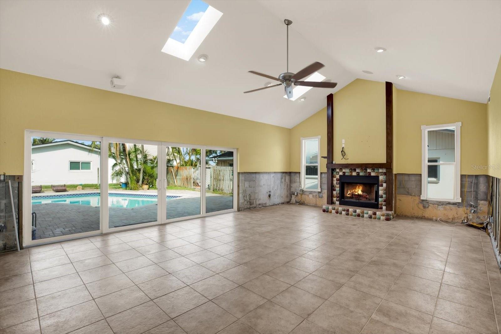 680 CAPRI BLVD