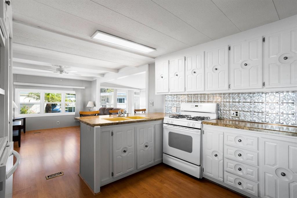 5266 6TH TERRACE S Unit: 93
