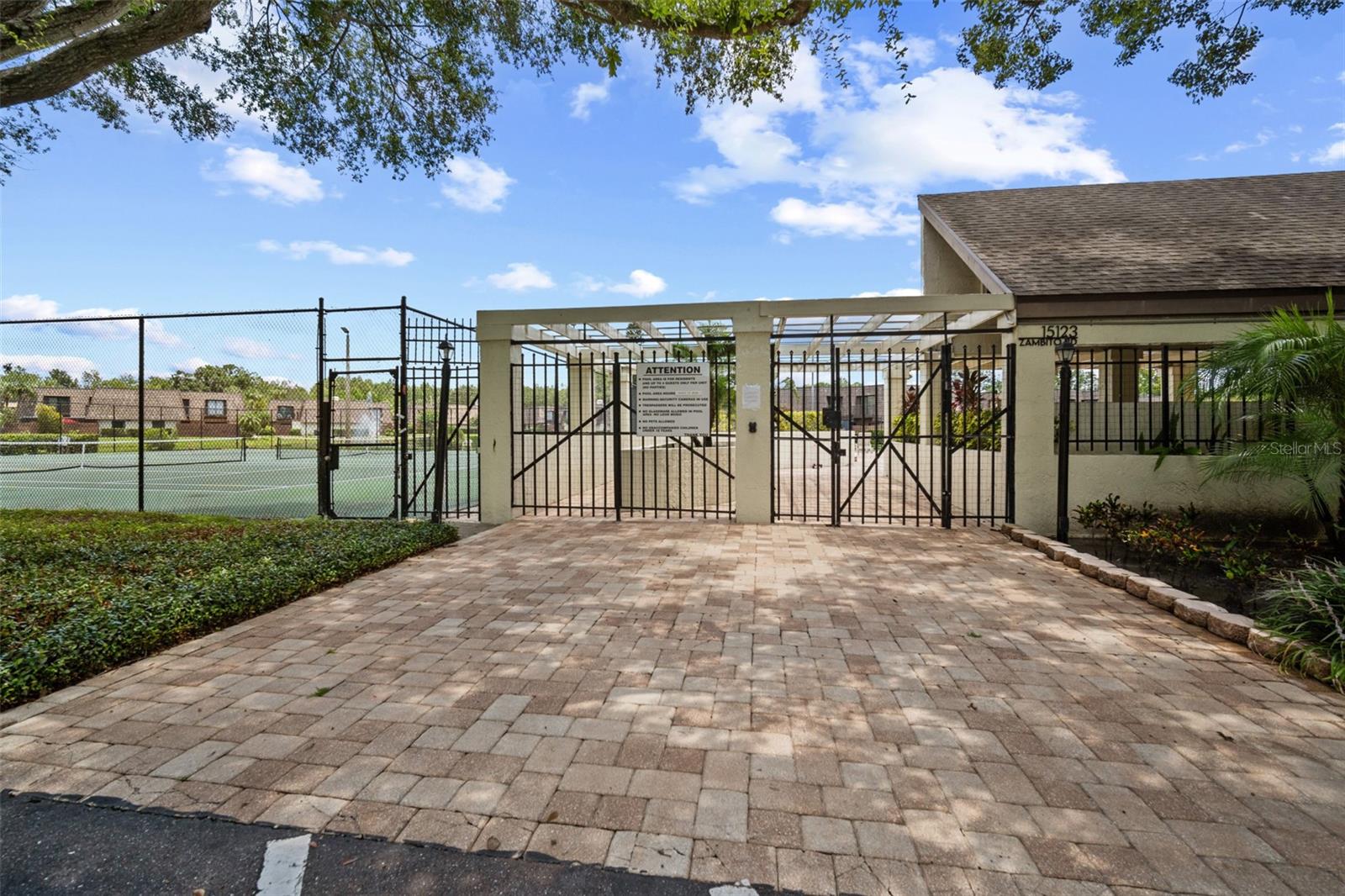 15210 E POND WOODS DR #3402