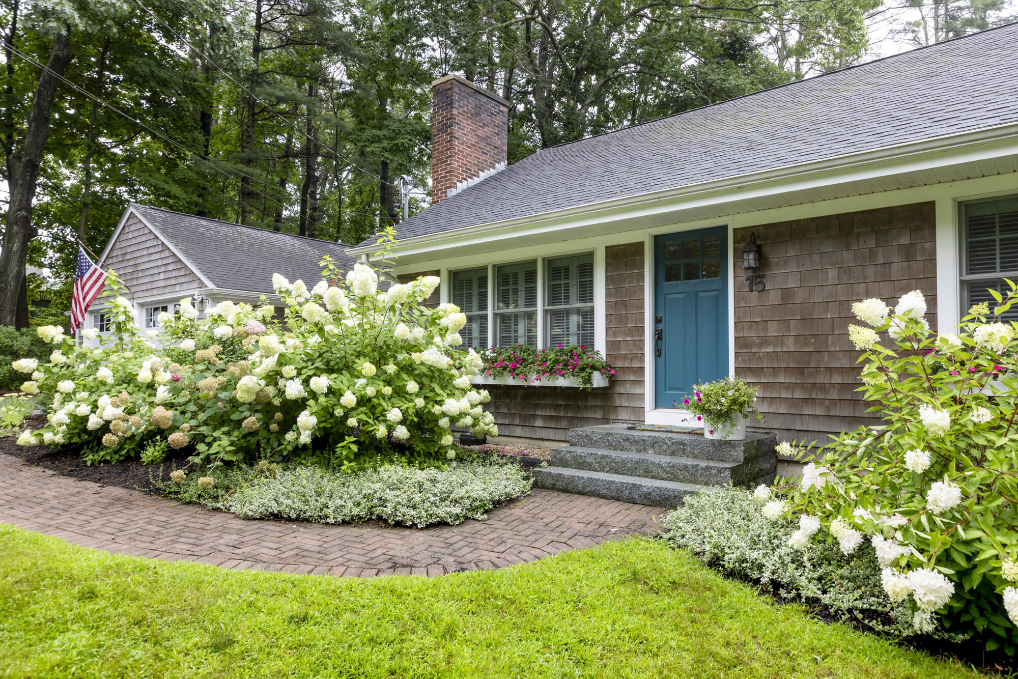 15 Edgewater Road