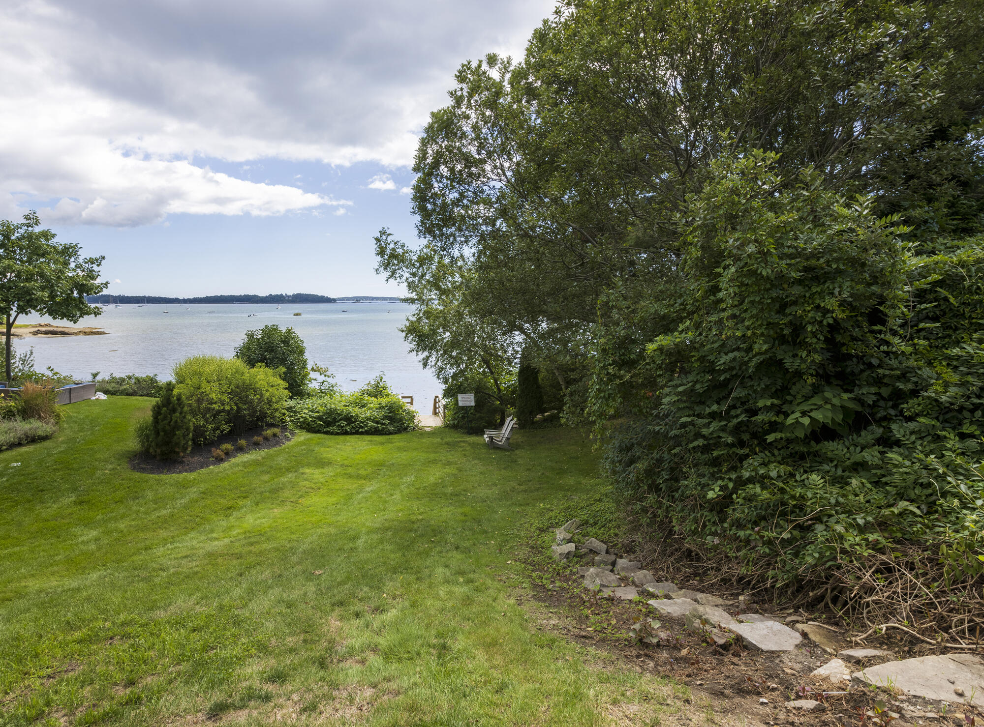 15 Edgewater Road