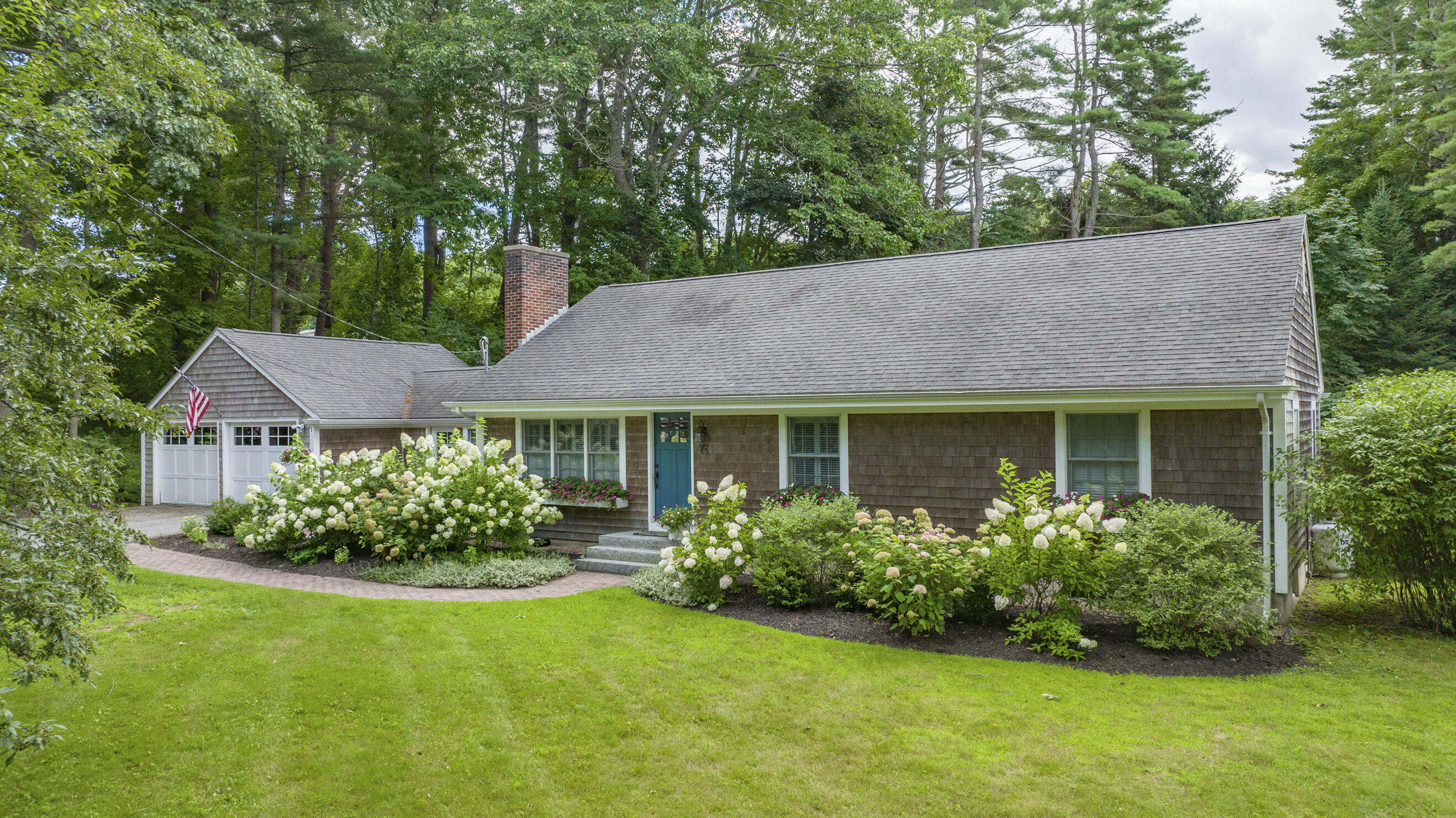 15 Edgewater Road