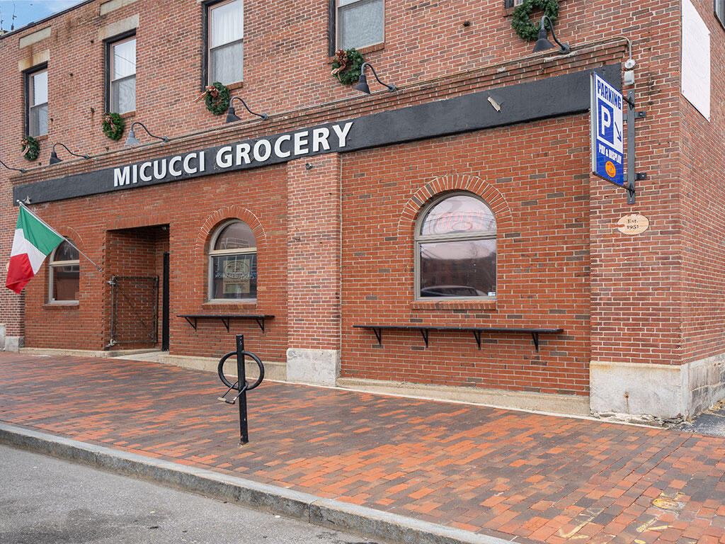 15 Middle Street, 204