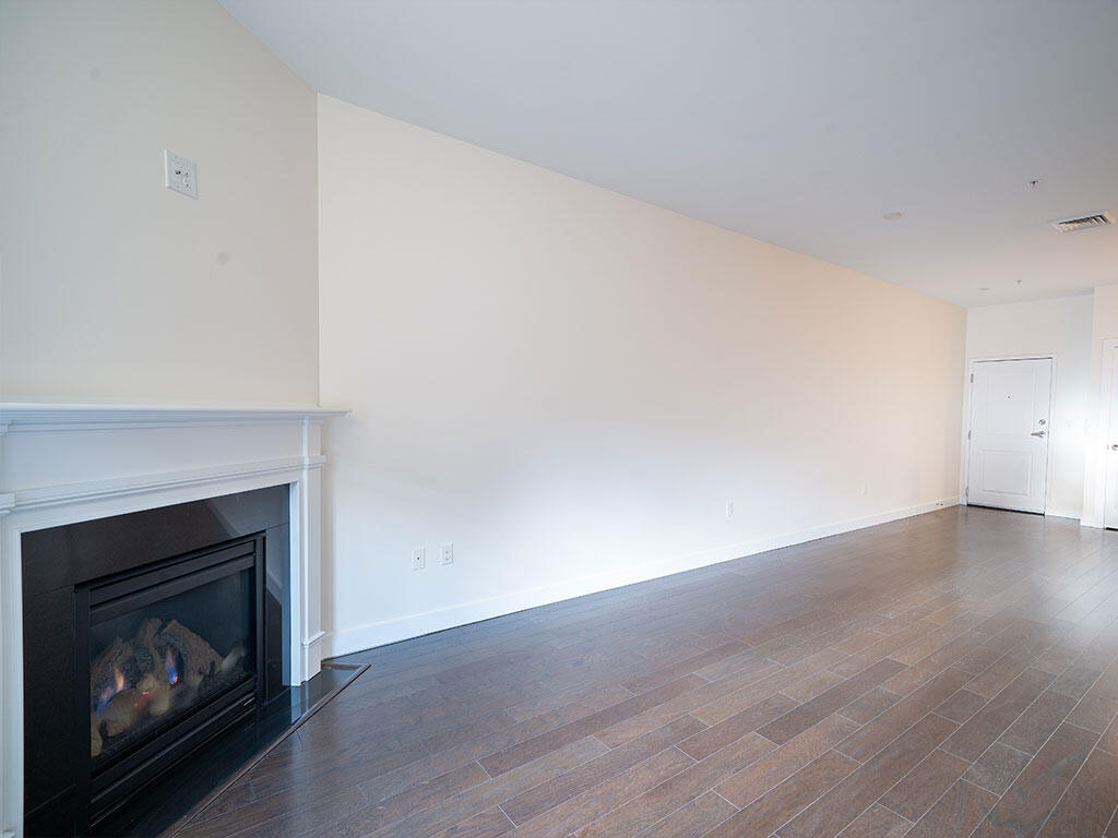 15 Middle Street, 204