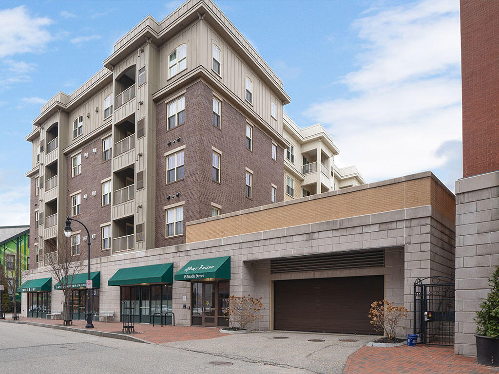 15 Middle Street, 204