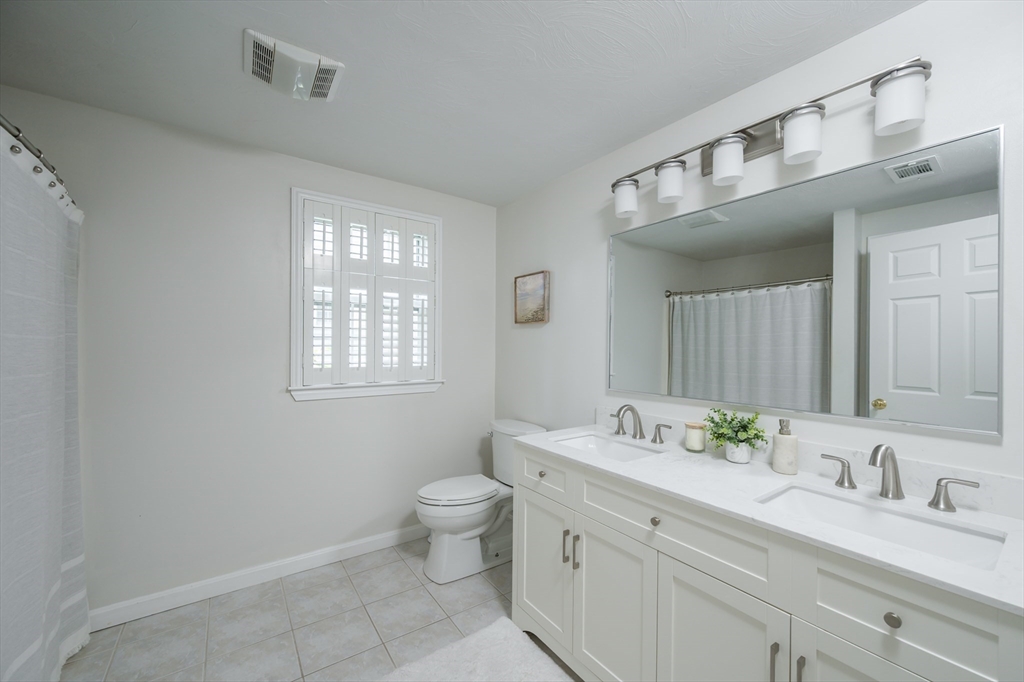 5 Adams Ct # 5, Hingham Unit: 5